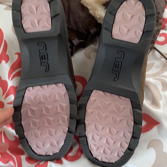 Brand new snow boots - Picture 4 of 5